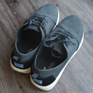 Tom's men's shoes
